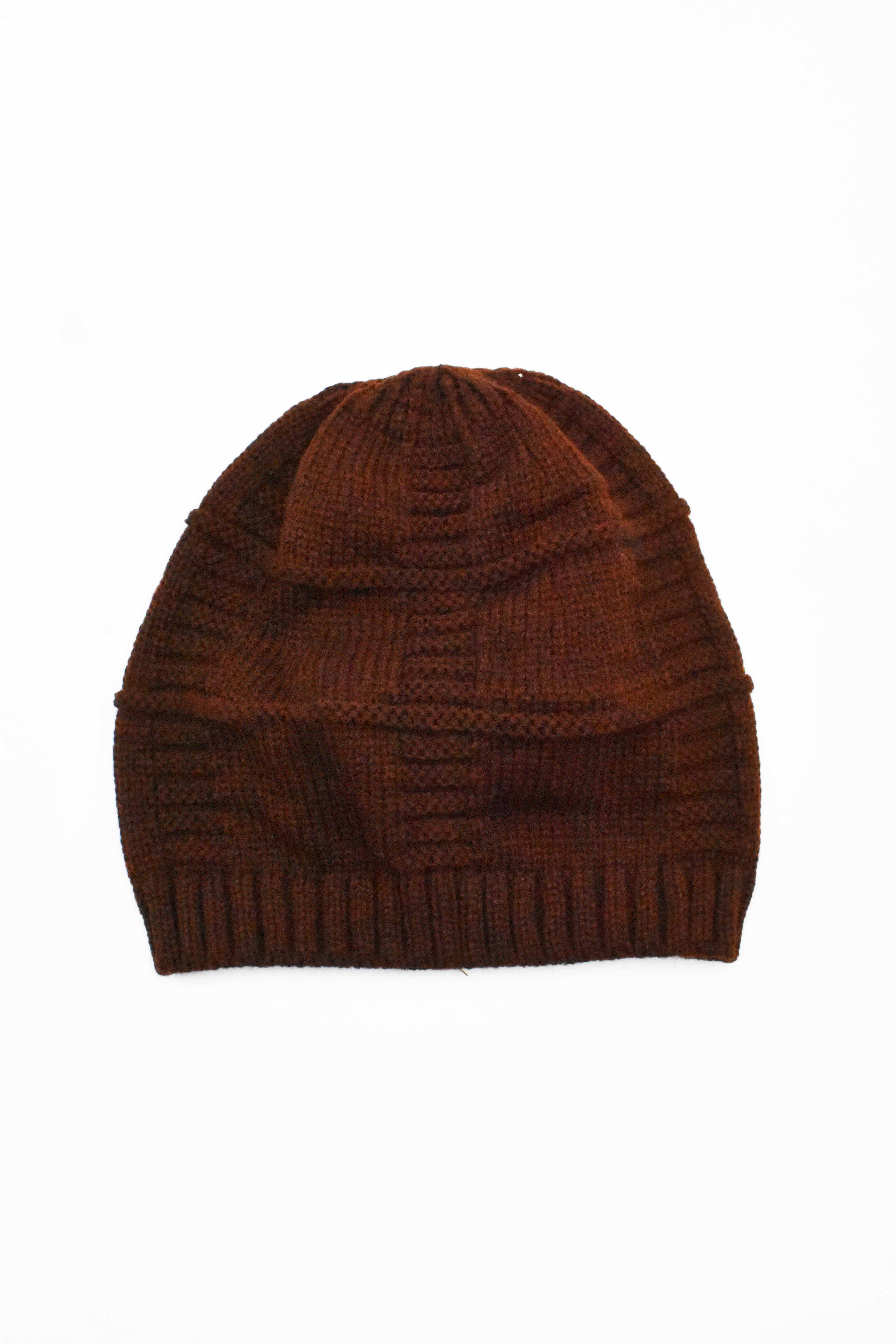 
INVIGORATE, Gorro color café, detalle de tejido con relieve, hombre.