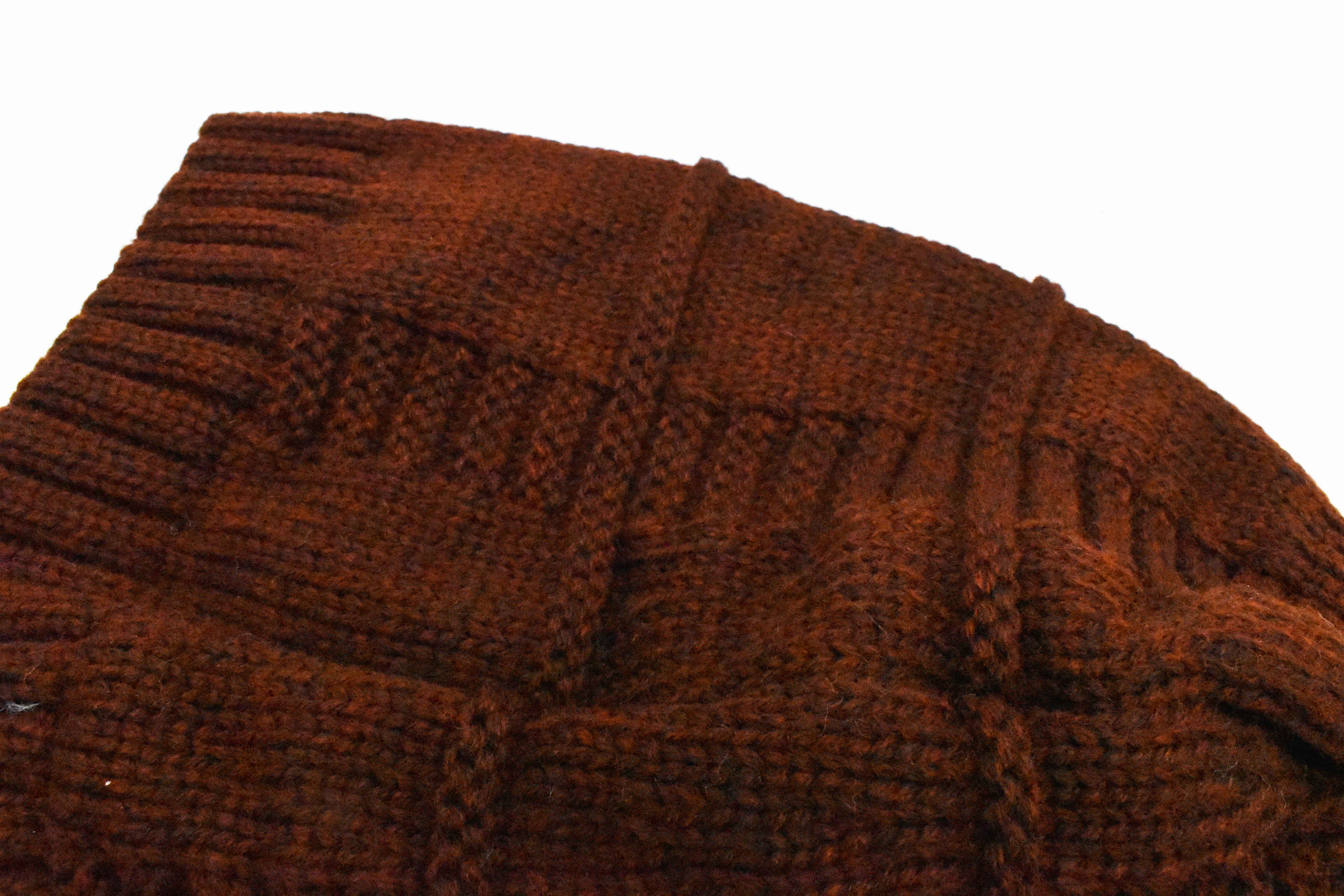 
INVIGORATE, Gorro color café, detalle de tejido con relieve, hombre.