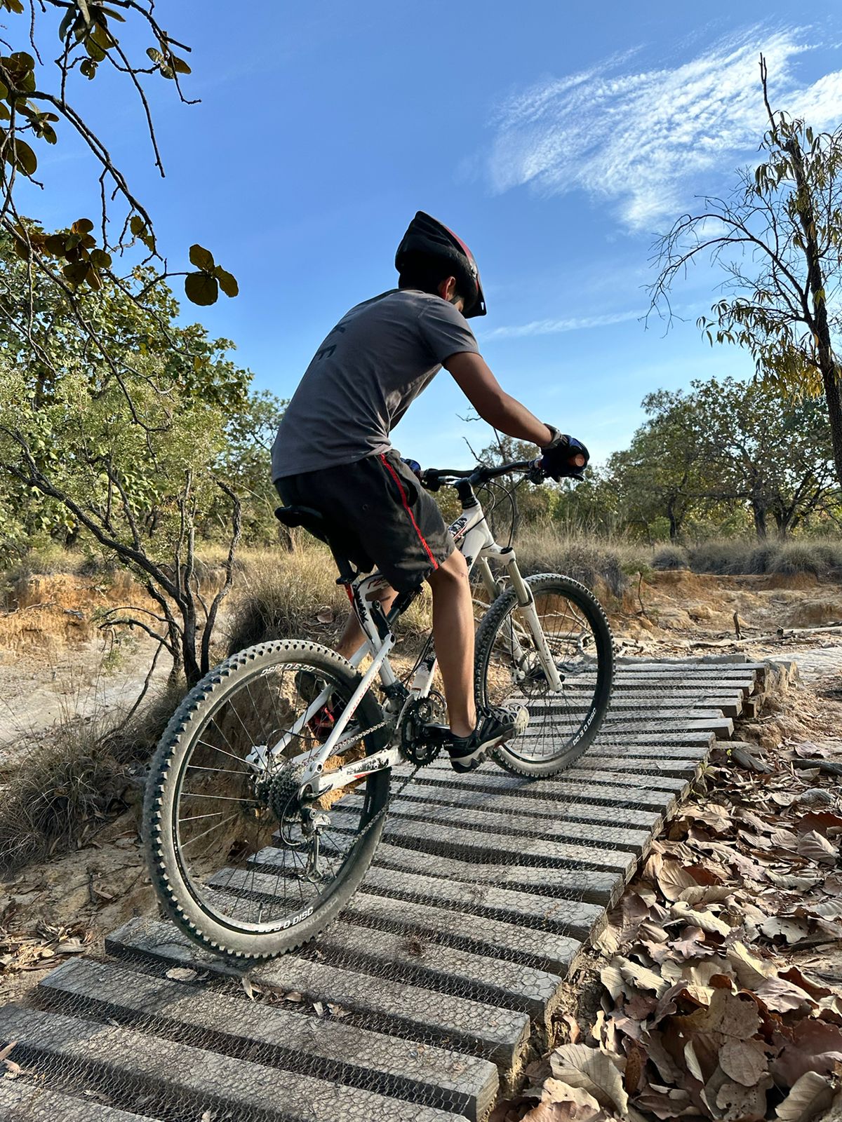 zapatos para senderismo y cliclismo mtb modelo nomada de uzi sport