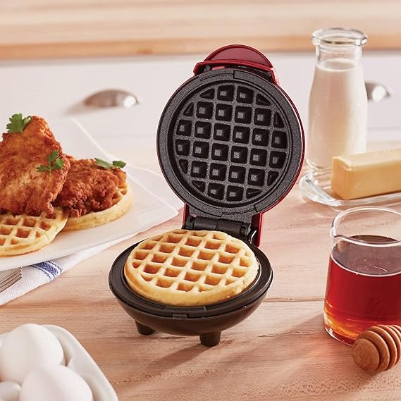 Dash Mini Maker: Miniwaflera - Máquina para hacer waffles, paninis, papa rayada, y otros para desayuno, almuerzo o aperitivos, color rojo (DMW001RD), 10 cm