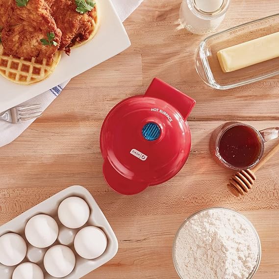 Dash Mini Maker: Miniwaflera - Máquina para hacer waffles, paninis, papa rayada, y otros para desayuno, almuerzo o aperitivos, color rojo (DMW001RD), 10 cm