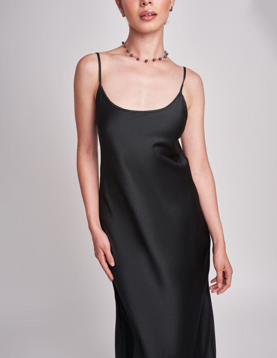 Vestido Largo Satinado: Sofisticación con Tirantes Ajustables