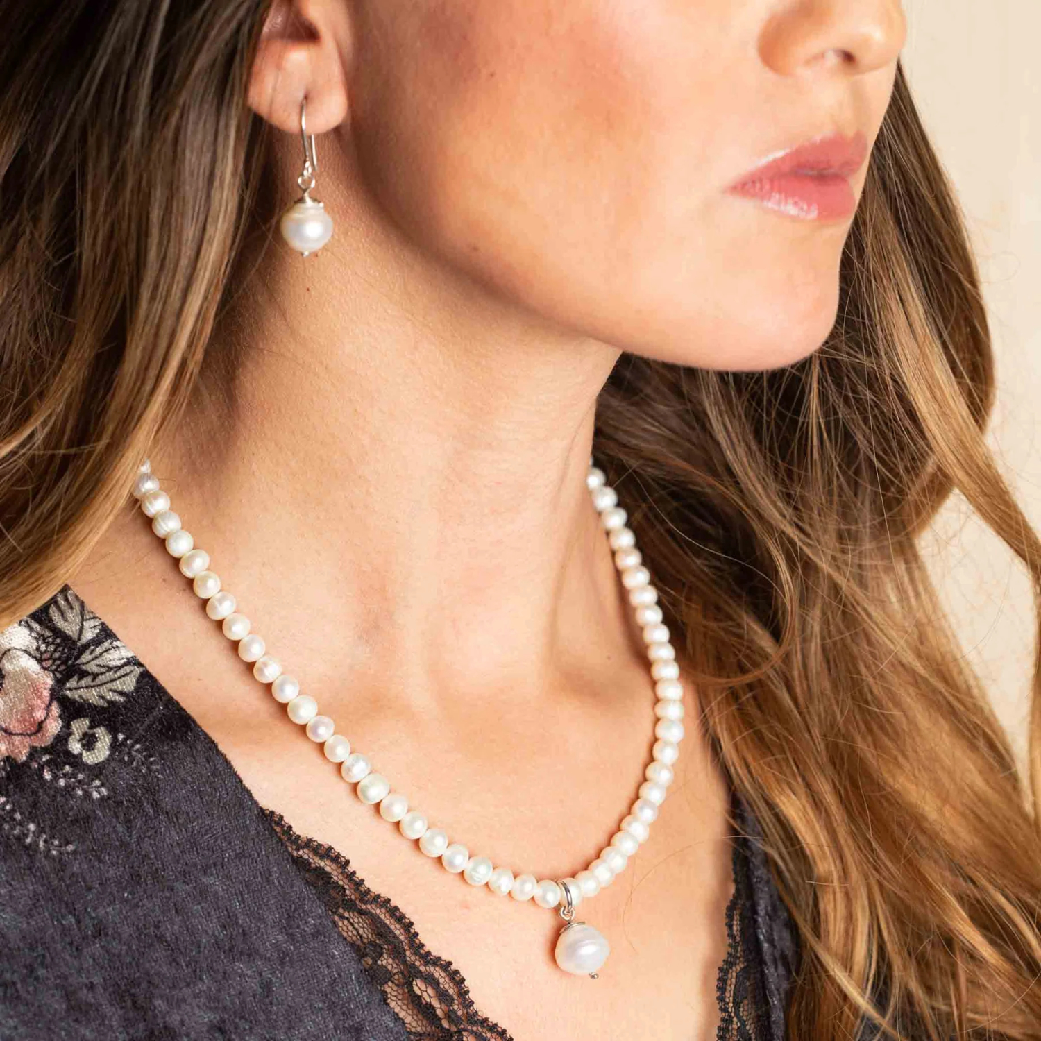 Juego de collar y aretes de Perlas cultivadas de calidad AAAA y plata ley 925.