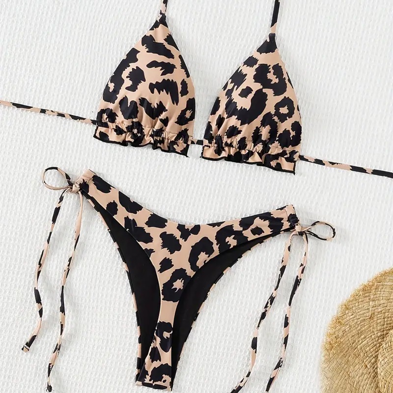 bikini de 2 piezas estampado de leopardo.