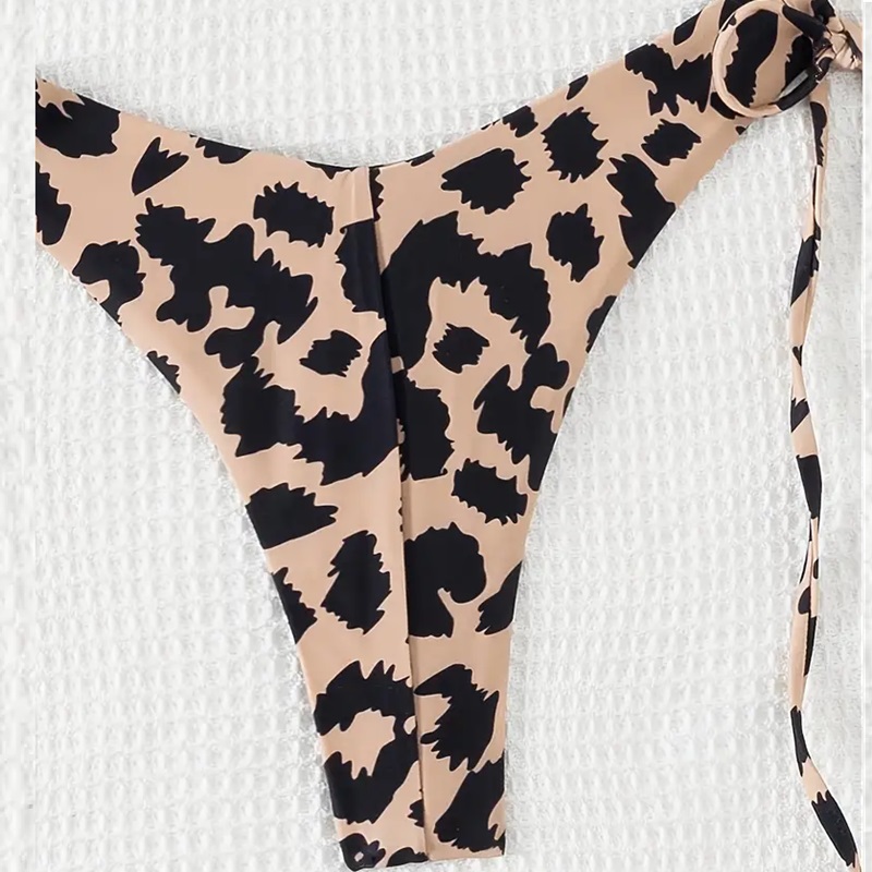 bikini de 2 piezas estampado de leopardo.