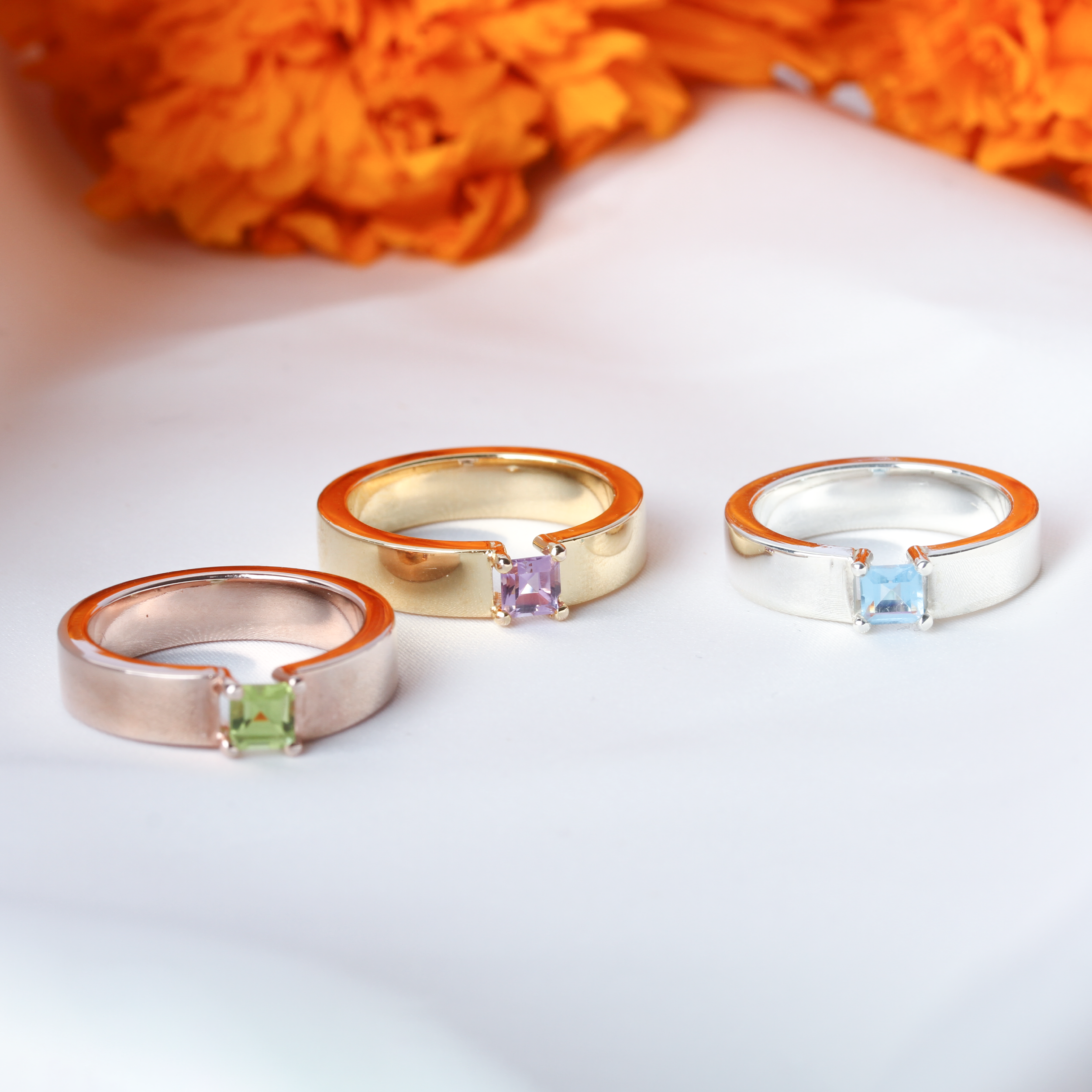 Anillo de plata .925 con baño de oro y piedra amatista natural al centro, Colección Azafrán, Joyería para Mujer de Anante Joyería