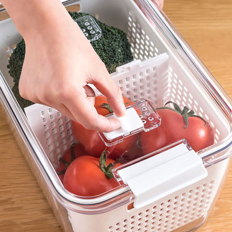 Set de 3 contenedores para alimentos con rejillas.