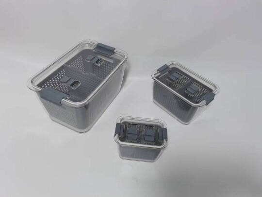 Set de 3 contenedores para alimentos con rejilla.