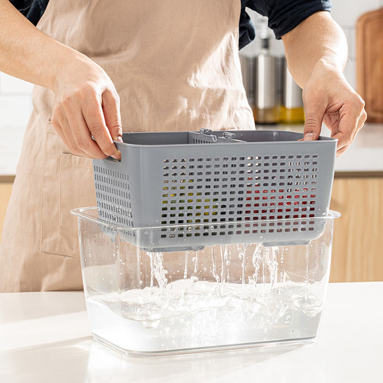 Set de 3 contenedores para alimentos con rejilla.