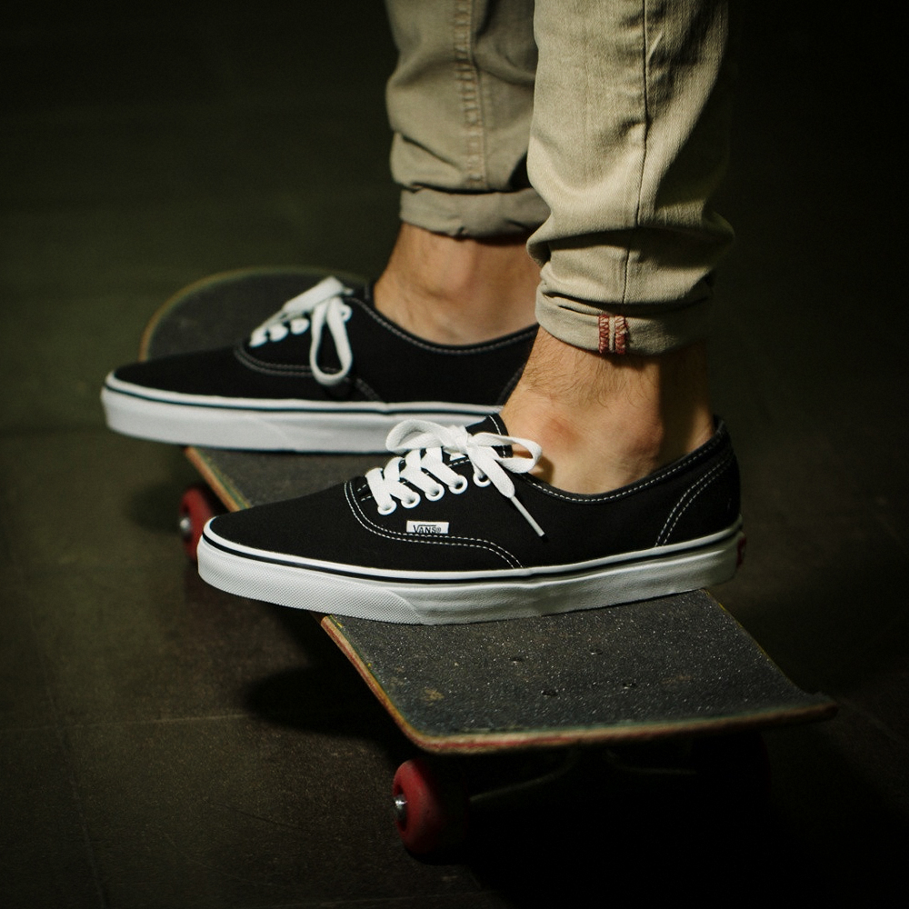 Tenis Vans Authentic - 0EE3BLK - Negro - Unisex 