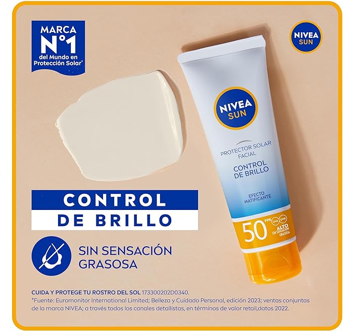 A NIVEA SUN Protector Solar Facial Control De Brillo (50 ml), con Efecto Matificante de Larga Duración, Bloqueador solar FPS 50+, no Grasoso para Todo Tipo de Piel