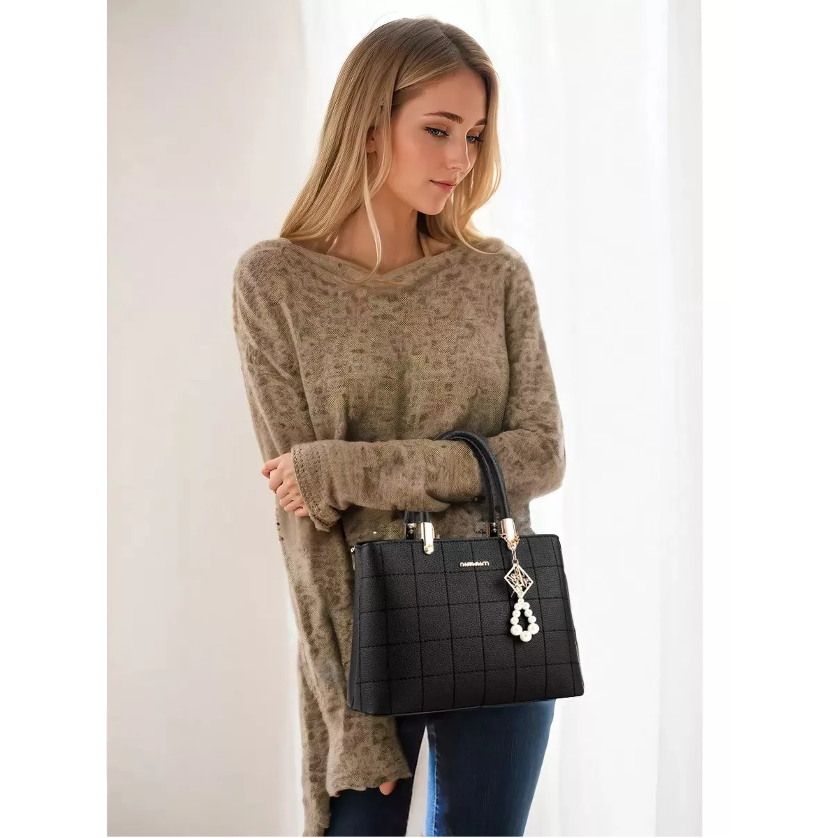 Bolsa Mano Mujer: Elegancia Moderna, Funcionalidad 