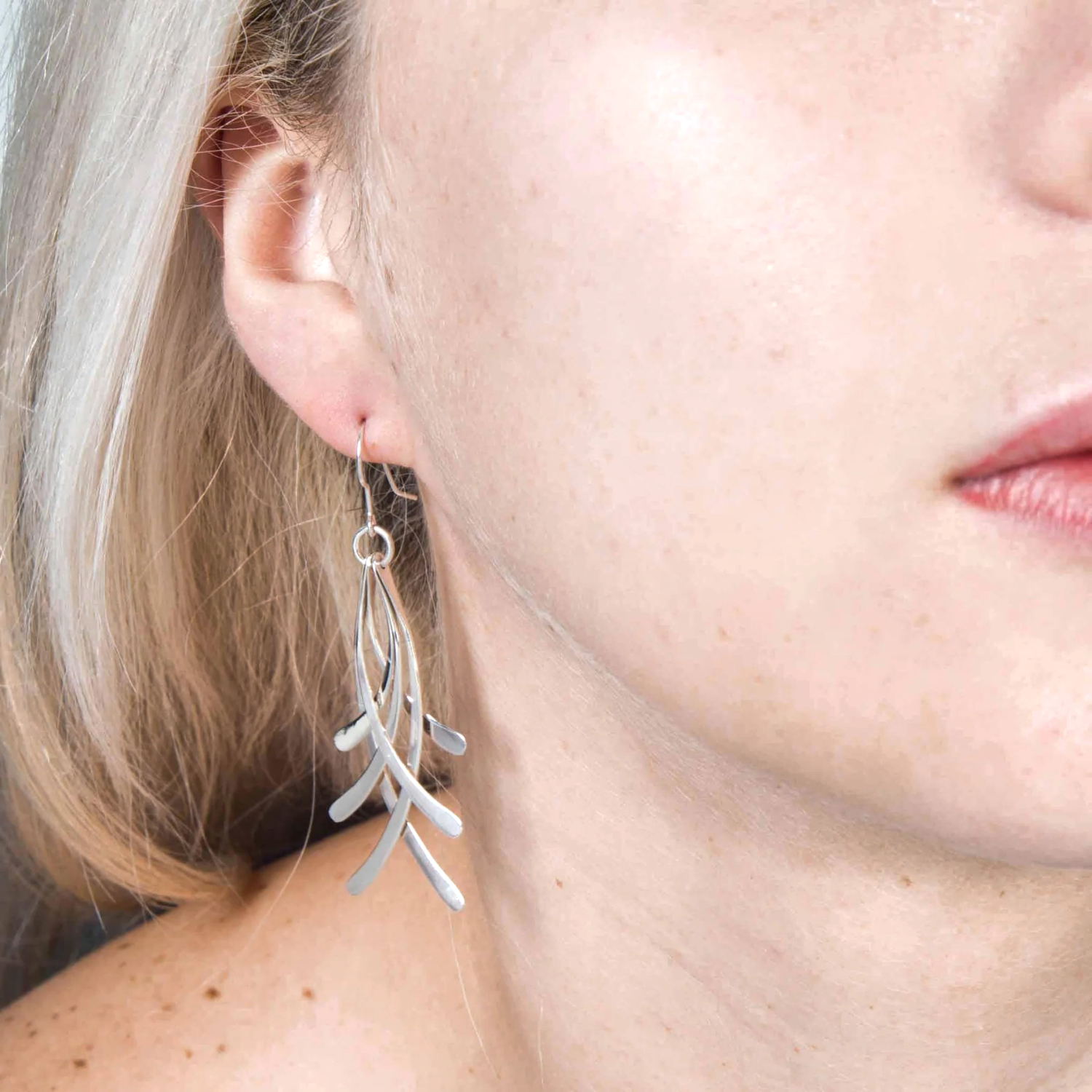 Aretes de Plata ley 925 diseño de modernas tiras curvas.