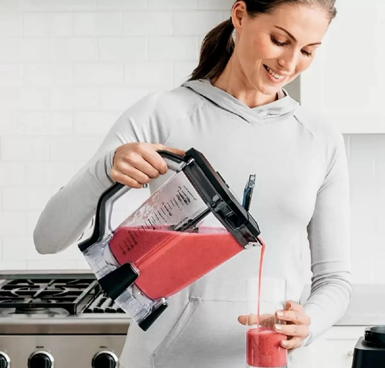 Ninja Professional Blender CO650B, Licuadora Profesional con 2 Velocidades Auto IQ, Motor de 1,000 Watts de Potencia y Jarra Extraible de 70 Onz. (Reacondicionado)