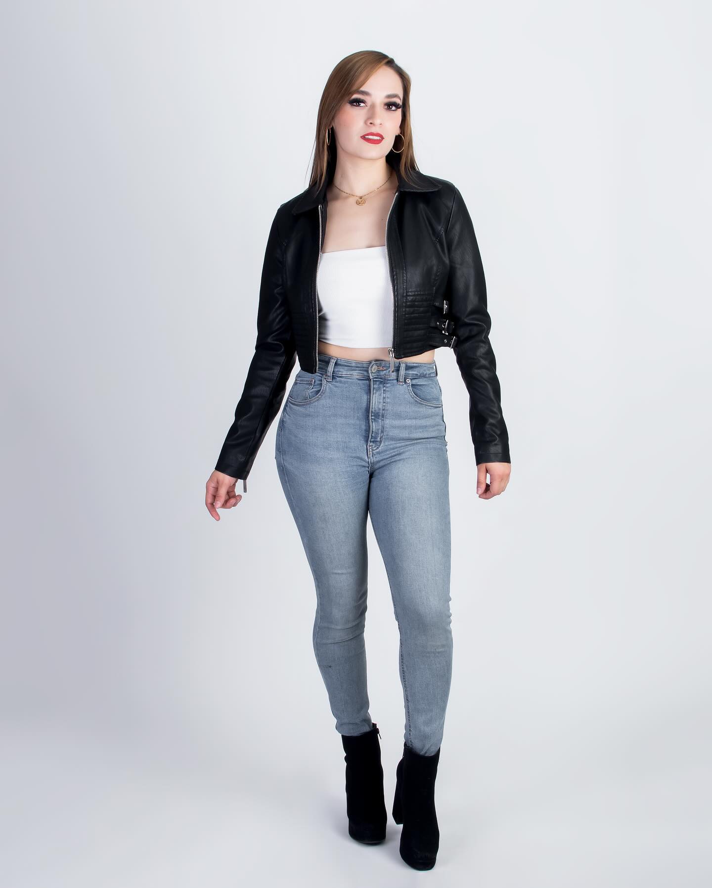 Chamarra Mujer Chaqueta Corta Triple Hebilla Cremalleras Metálicas Cuero Pu  .