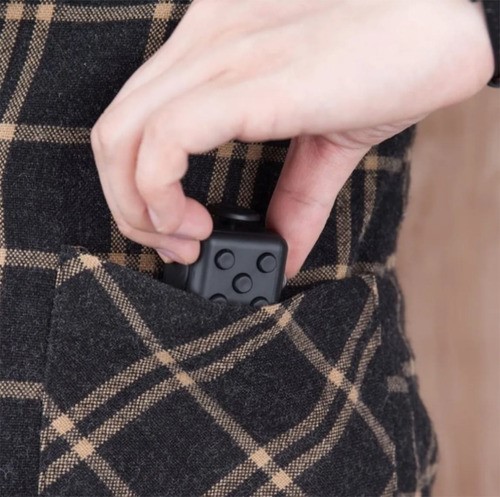 "Fidget Cube - Juguete Anti Estrés negro con rojo "