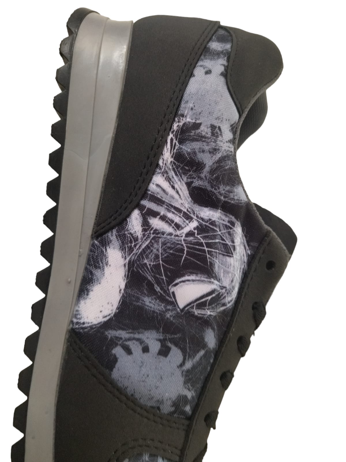 Tenis Panam edicion especial Marvel Spiderman Negro