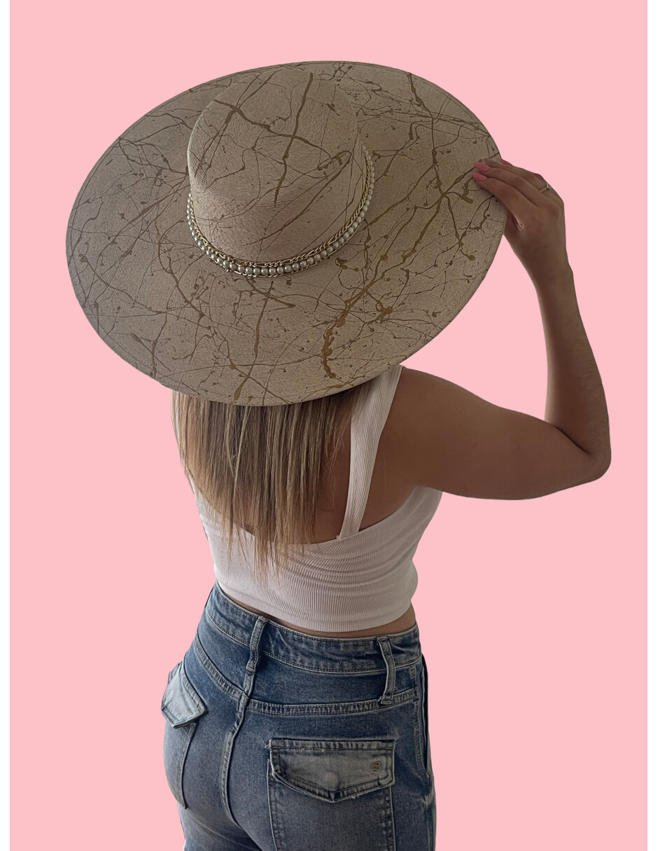 Sombrero para mujer de palma fina ARD estilo cordobes decorado con detalles graffiti y cadenas doradas
