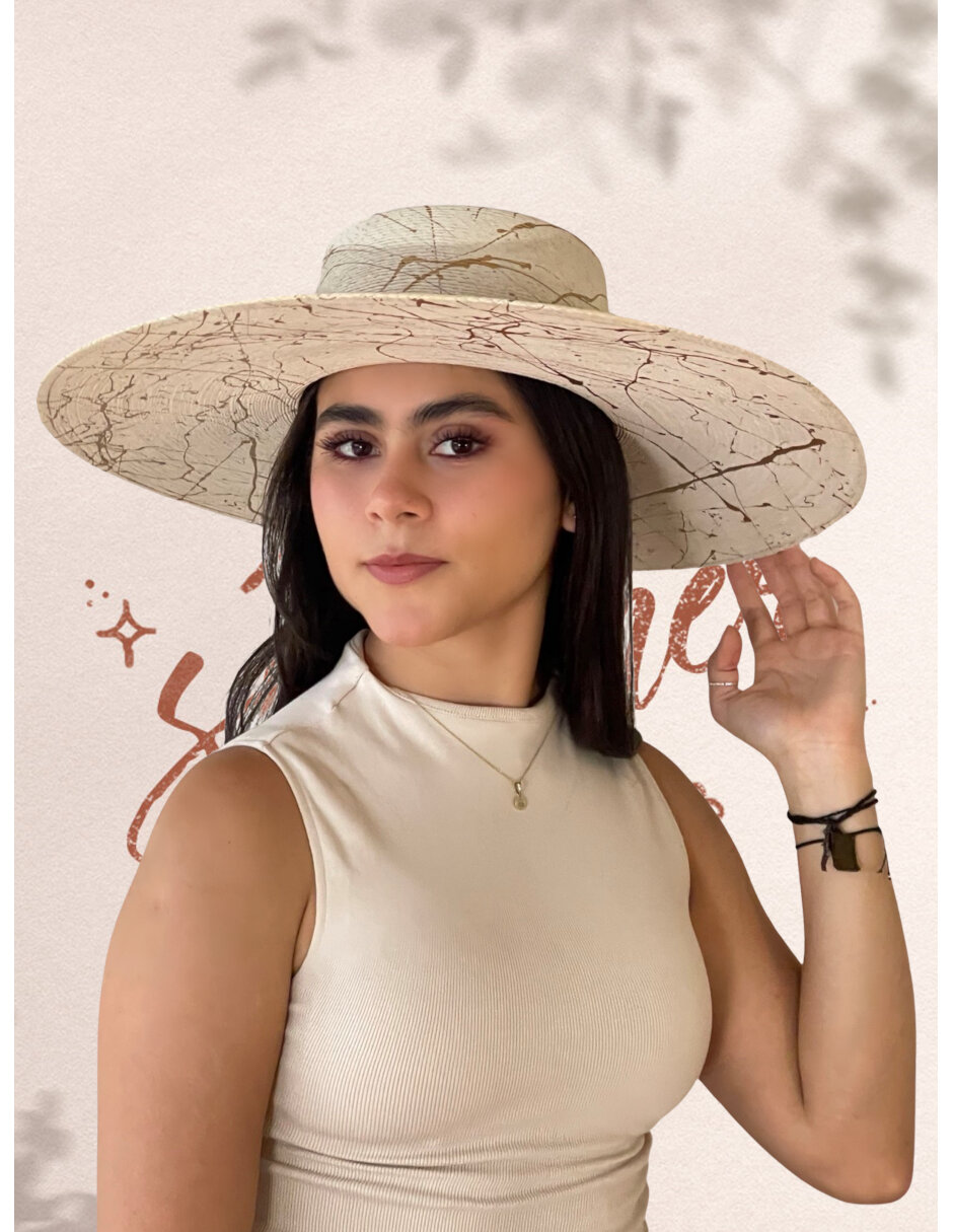 Sombrero para mujer de palma fina ARD estilo cordobes decorado con detalles graffiti y cadenas doradas