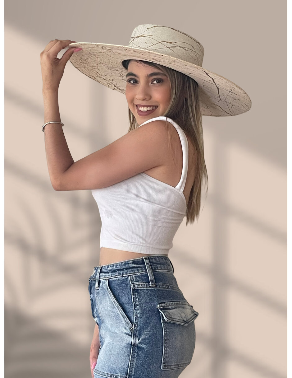 Sombrero para mujer de palma fina ARD estilo cordobes decorado con detalles graffiti y cadenas doradas