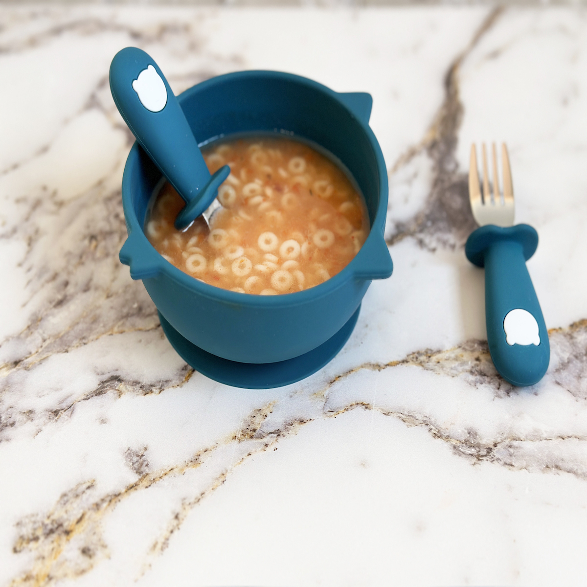 Set de 3 Baberos en Silicona y Plato con Cubiertos en Acero Inoxidable para Bebé