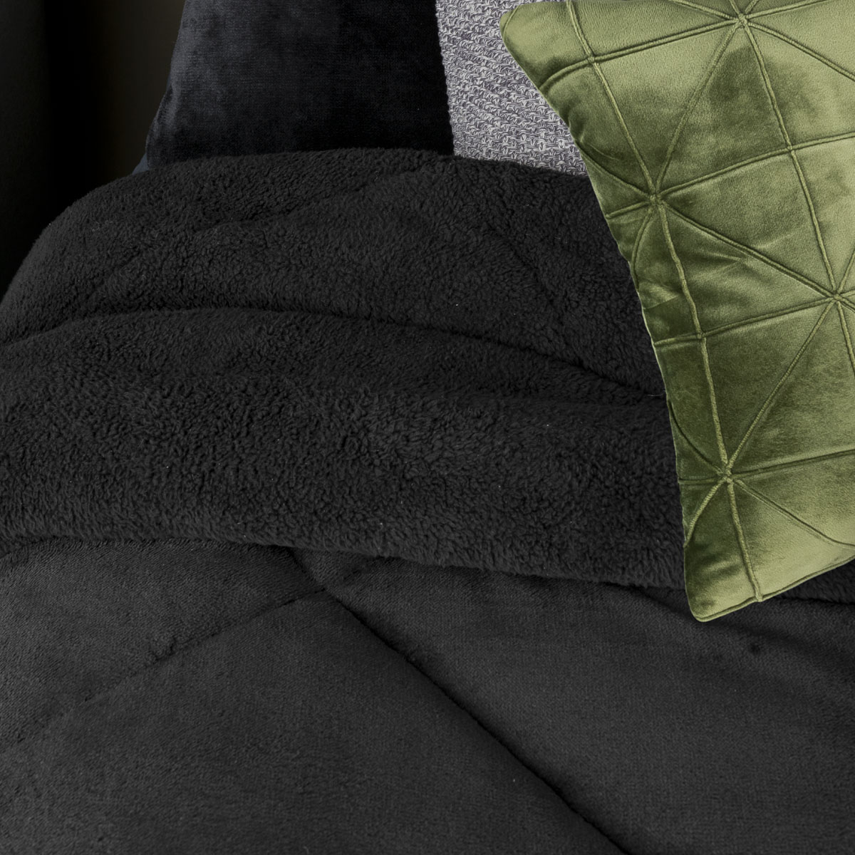 Cobertor con Borrega Jumbo Matrimonial Edredón de Máxima Suavidad - Montero ESQUIMAL.