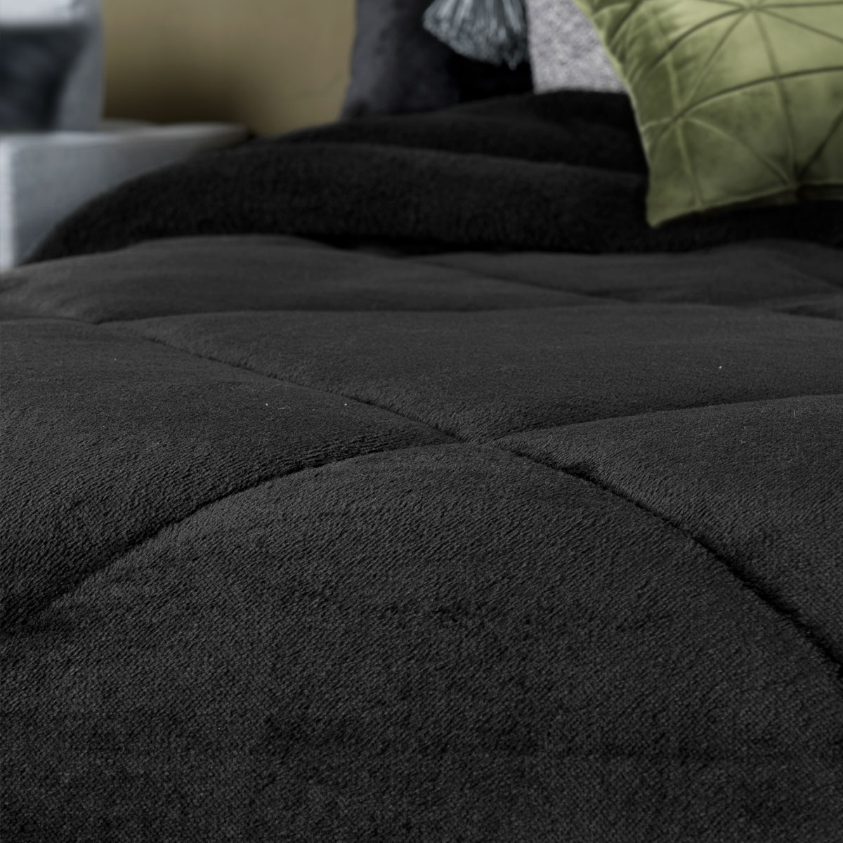 Cobertor con Borrega Jumbo Matrimonial Edredón de Máxima Suavidad - Montero ESQUIMAL.