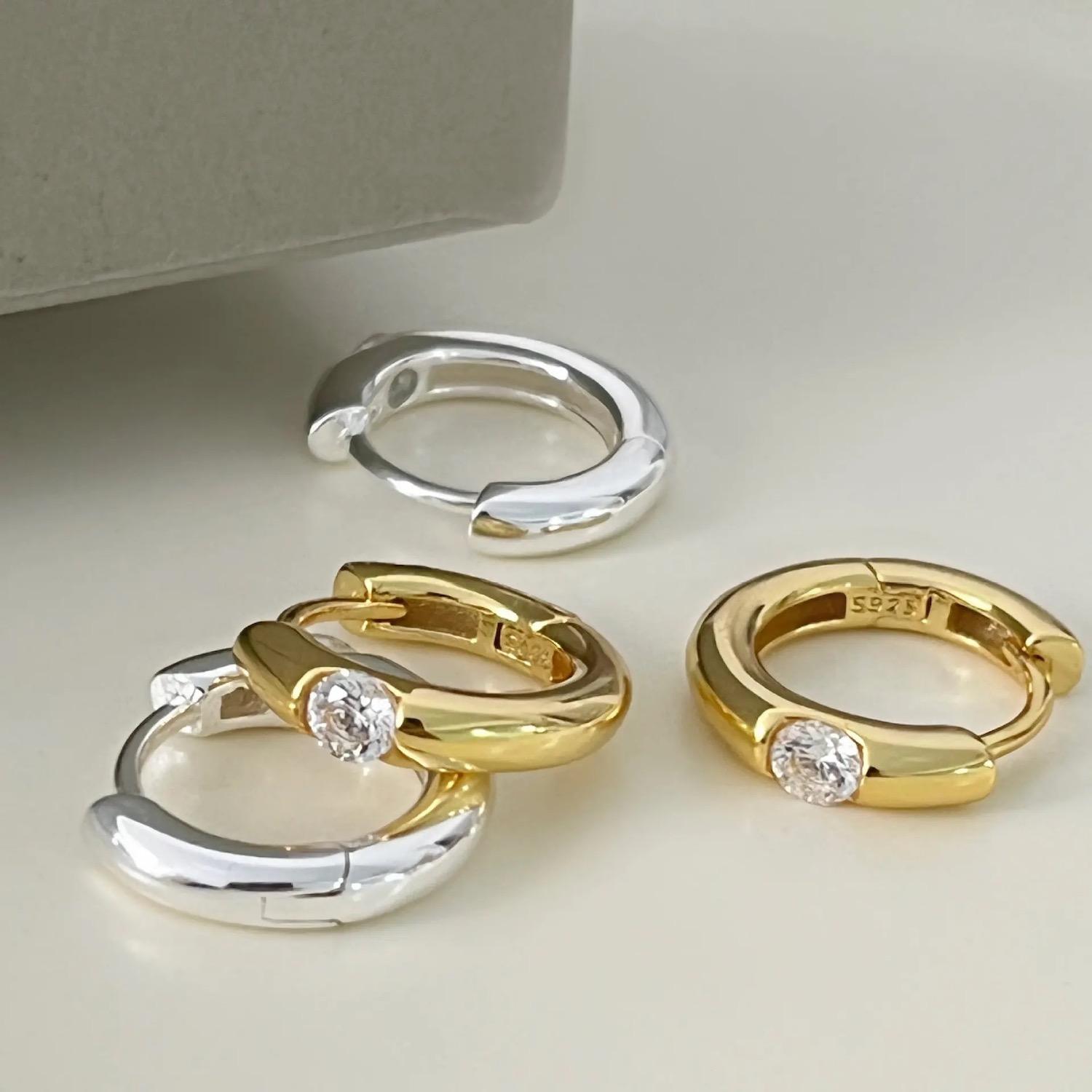 Aretes De Plata 925 Arracadas Huggies Zirconias Mujer Regalo.