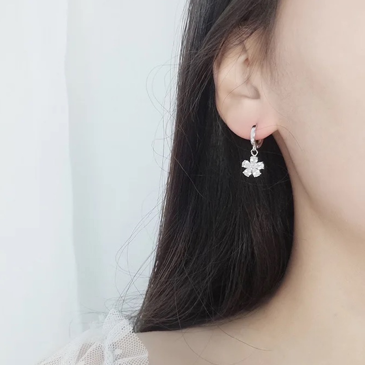 Aretes De Plata 925 Flor Con Zirconias Mujer Regalo Piercing.