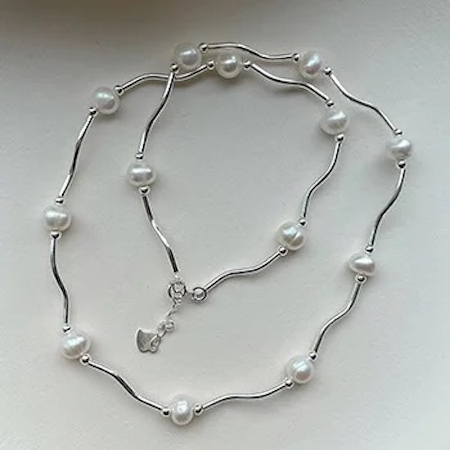 Collar Gargantilla De Plata 925 y Perlas Ondulado Fino.