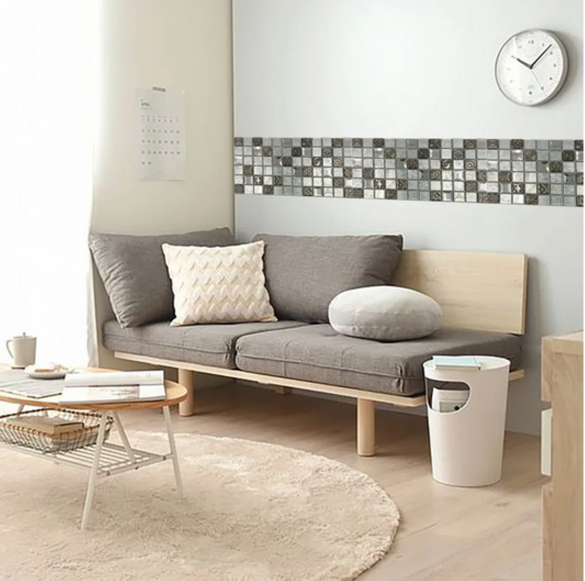 Malla o Mosaico Decorativo de vidrio GLA, medida 30 x 30 cms. (base por altura). Diseño en tonos gris y plata con detalles en relieve. Caja de 5 piezas.