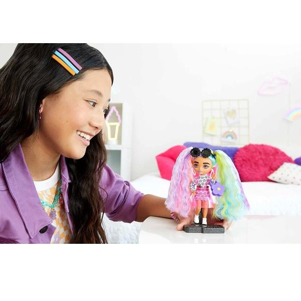 Barbie Extra, Minis Vestido Rosa con Flores, Muñeca para niñas a Partir de 3 años