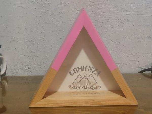 Alcancía de Madera Triangular