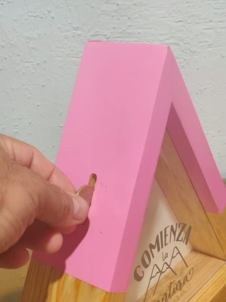 Alcancía de Madera Triangular