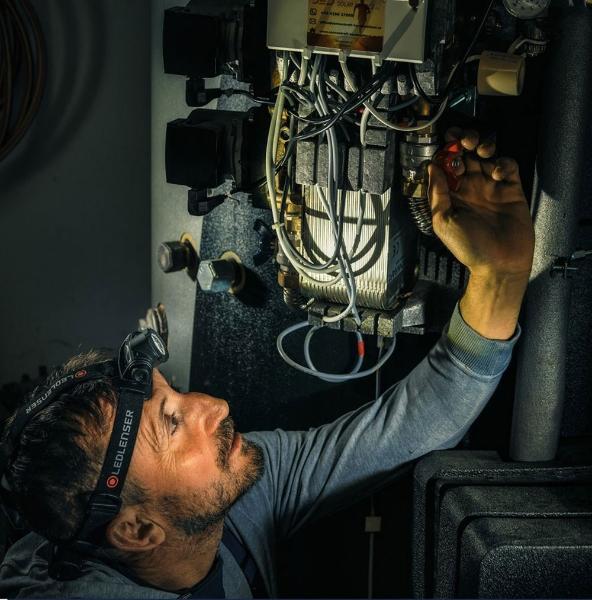 Linterna Recargable de Cabeza H5R CORE Negra Ledlenser