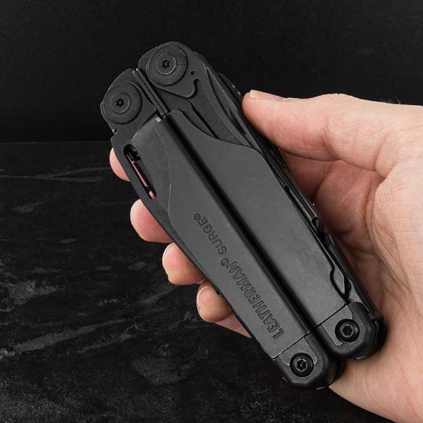 Kit De Multiherramienta Con Accesorios SURGE Negro Leatherman