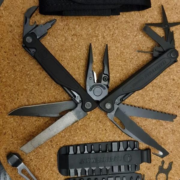 Multiherramienta CHARGE+ Negra Leatherman