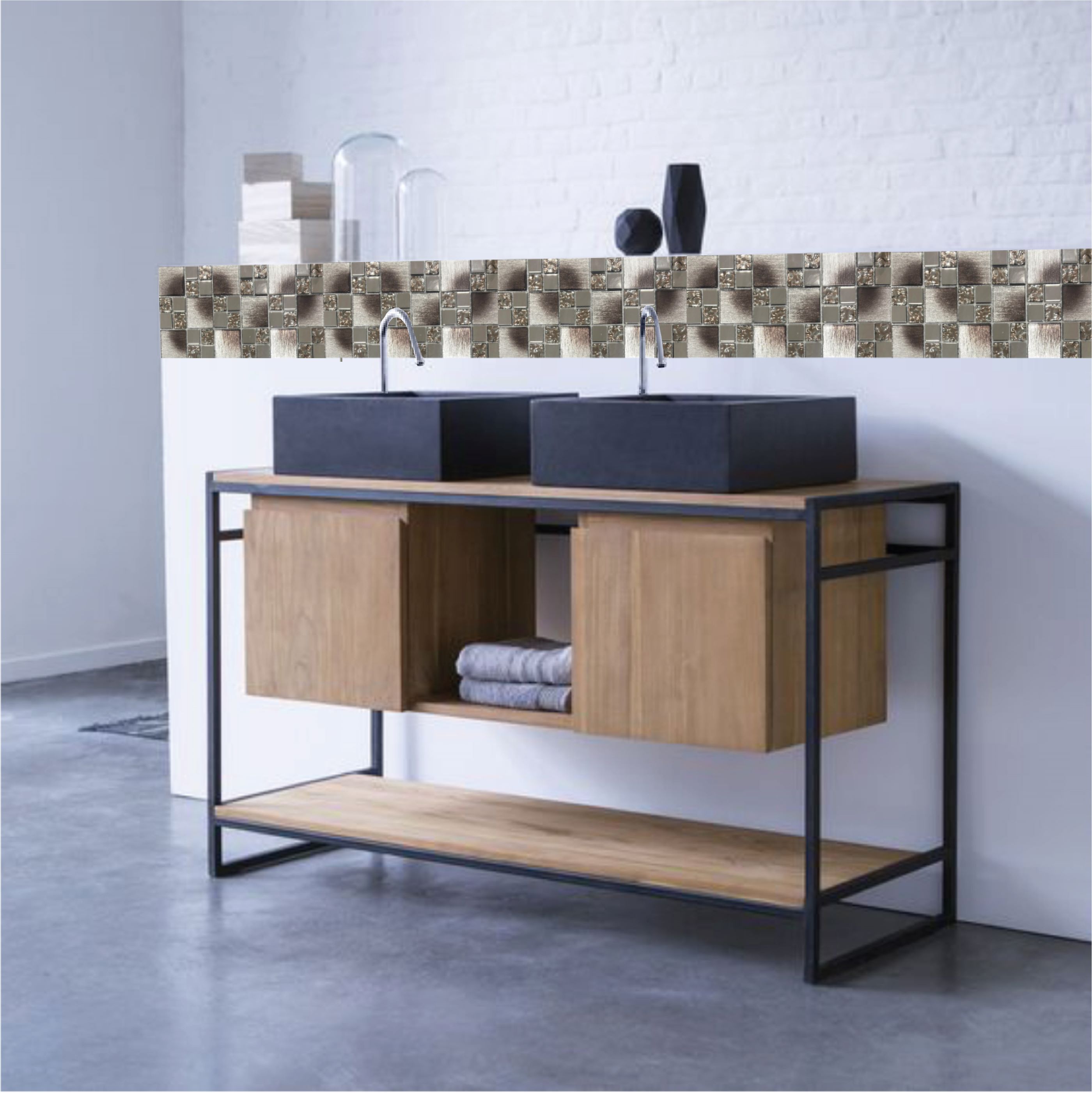 Malla o Mosaico Decorativo de vidrio y acero inoxidable PAT, medida 30 x 30 cms. (base por altura). Diseño en tonos plata y café con detalles en relieve. Caja de 5 piezas..