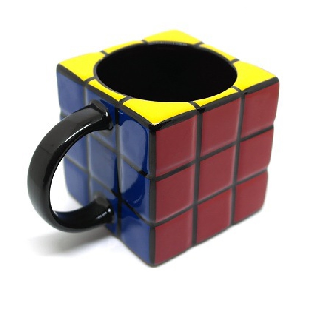 Taza de cerámica en forma de cubo Rubik.