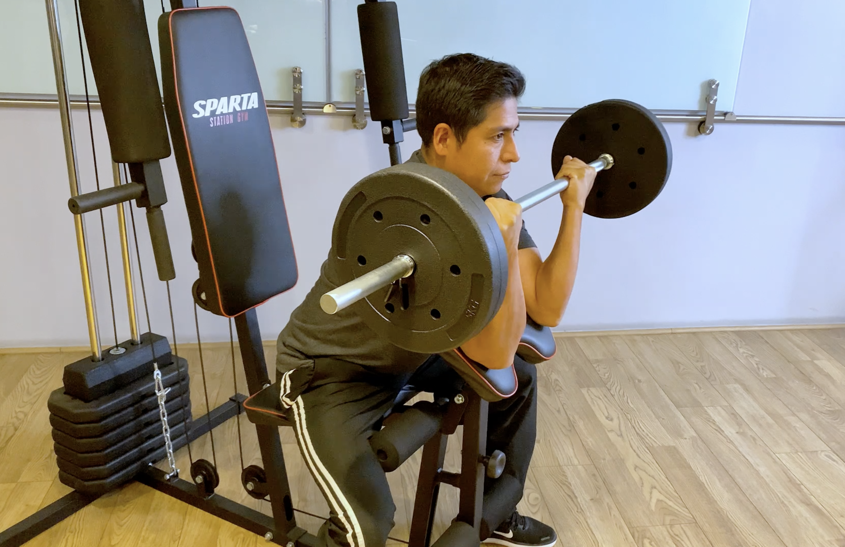 Gimnasio Multifuncional con barras de peso 33.5kg SPARTA APUSPA0005.