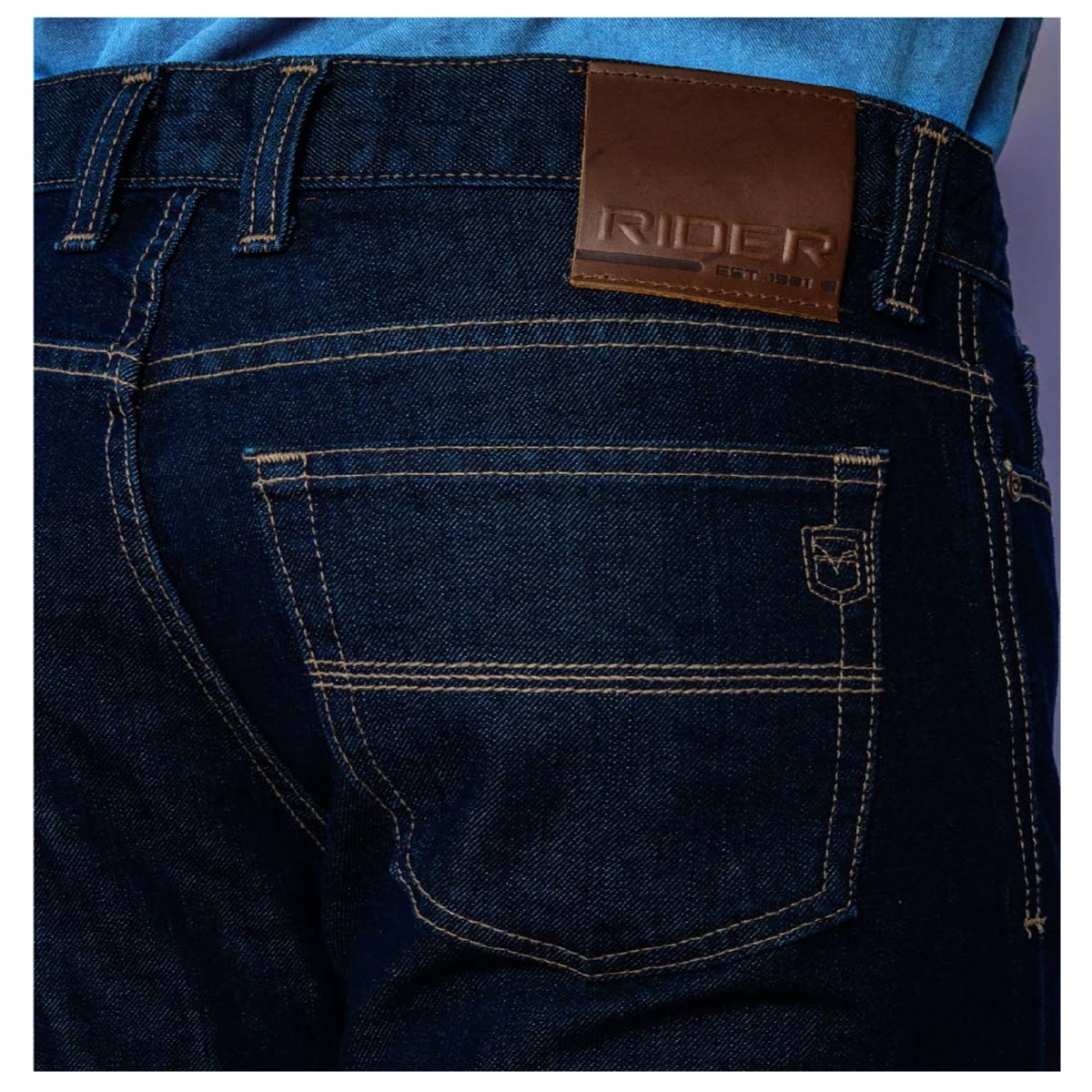 PANTALÓN DE MEZCLILLA CORTE SKINNY 