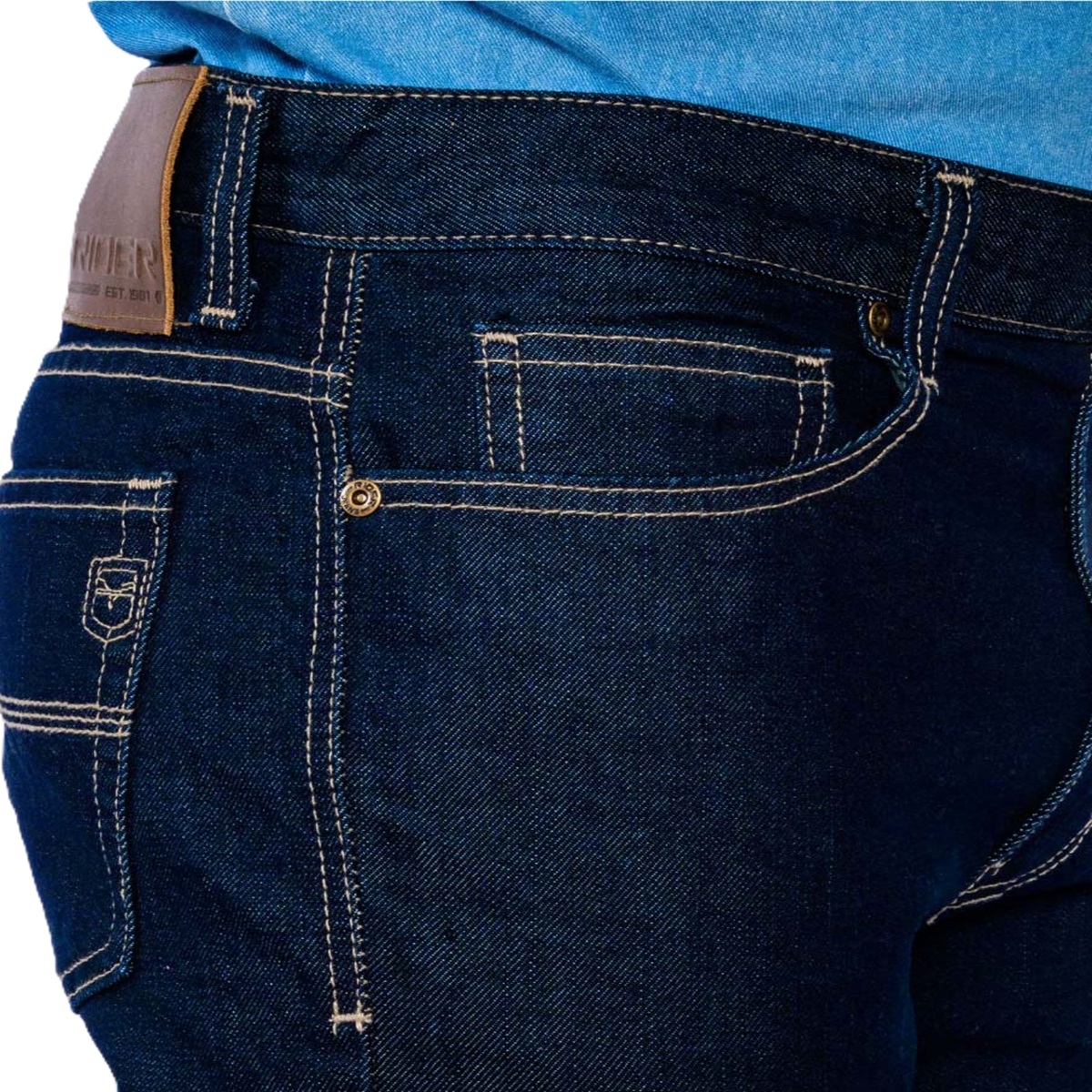 PANTALÓN DE MEZCLILLA CORTE SKINNY 