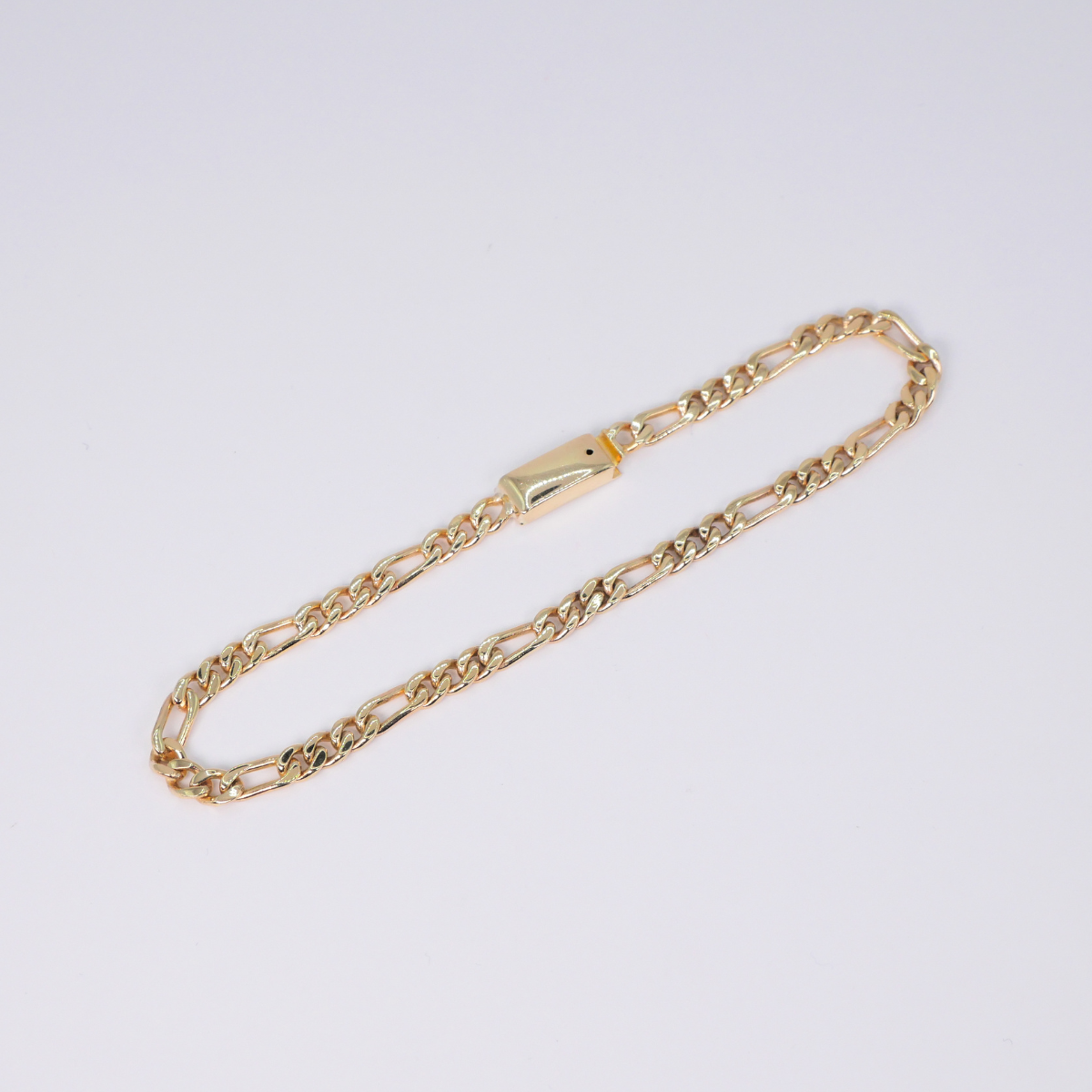 Pulso figaro de oro amarillo 10k para hombre con broche de caja.