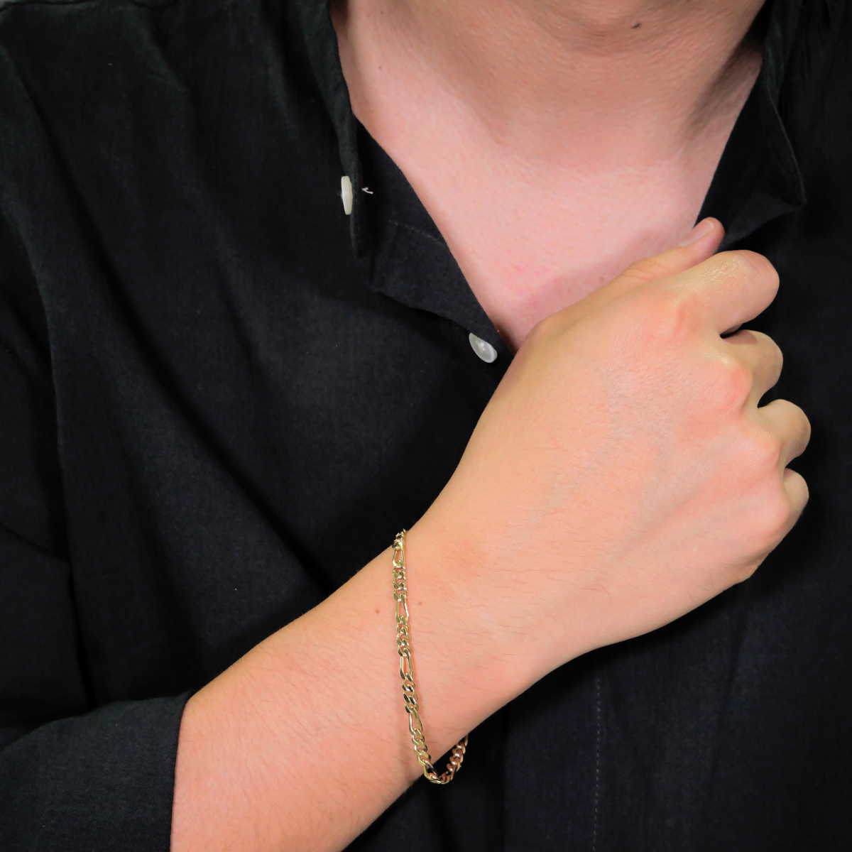 Pulso figaro de oro amarillo 10k para hombre con broche de caja.