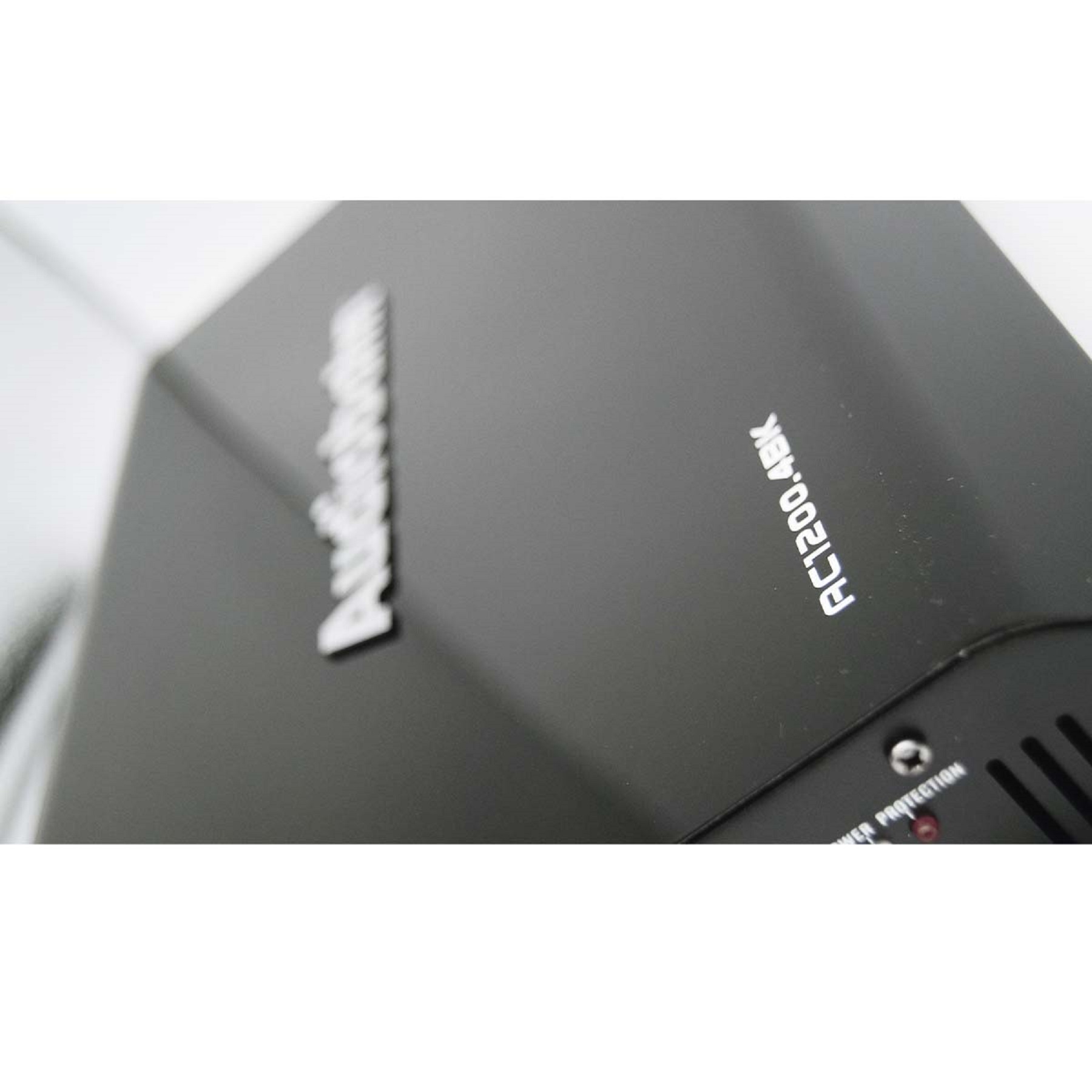 Amplificador Subwoofers y Medios ac1200 Audiobahn De 4 Canales 2400w 