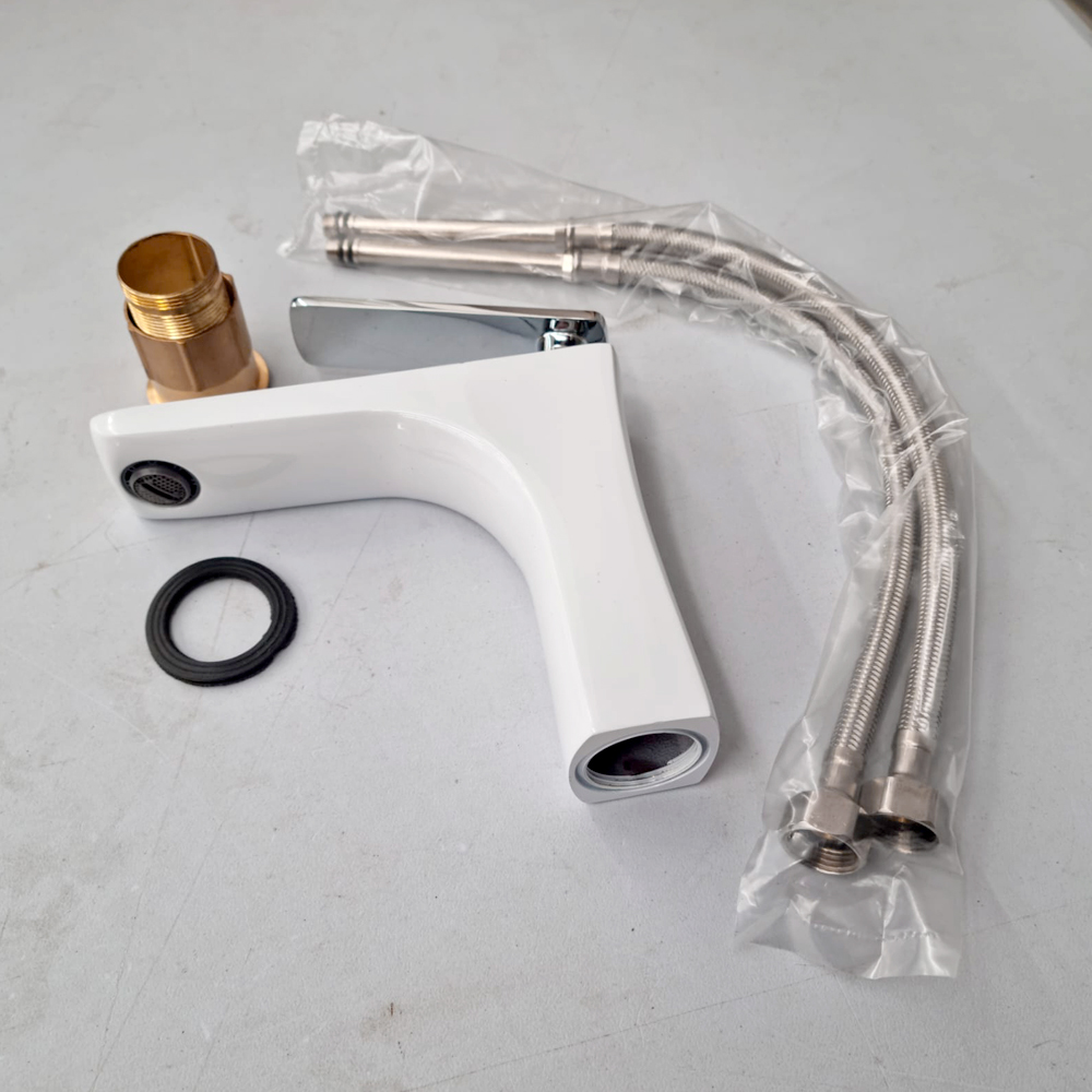 Grifo mezclador para lavabo agua frí­a/caliente cromo con blanco AT4206CW