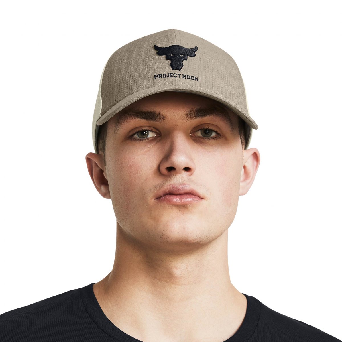 Gorra Under Armour Project Rock Trucker 1369815-130  Entrenamiento