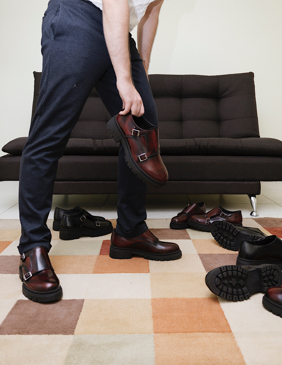 Zapato Monkstrap de Hombre en Piel Vacuno Vino con Doble Hebilla Dasalo Para Hombre