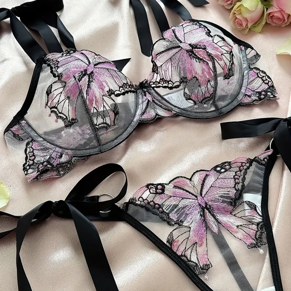 Conjunto de lencería bordado de mariposas